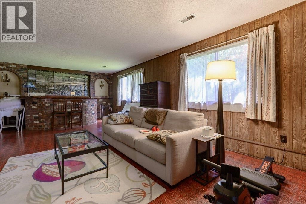 8194 WOODLAKE COURT Image 25