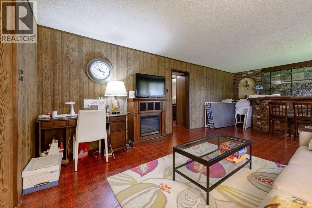 8194 WOODLAKE COURT Image 26