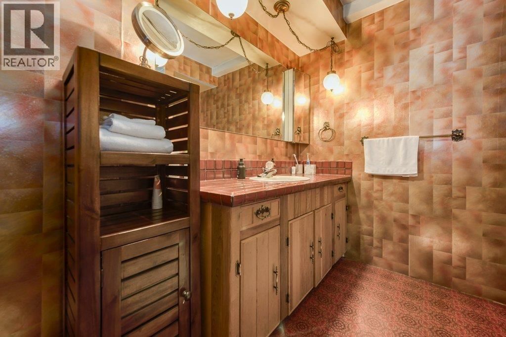 8194 WOODLAKE COURT Image 30