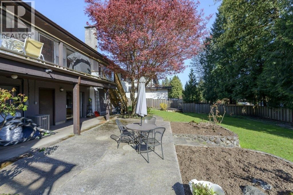 8194 WOODLAKE COURT Image 32