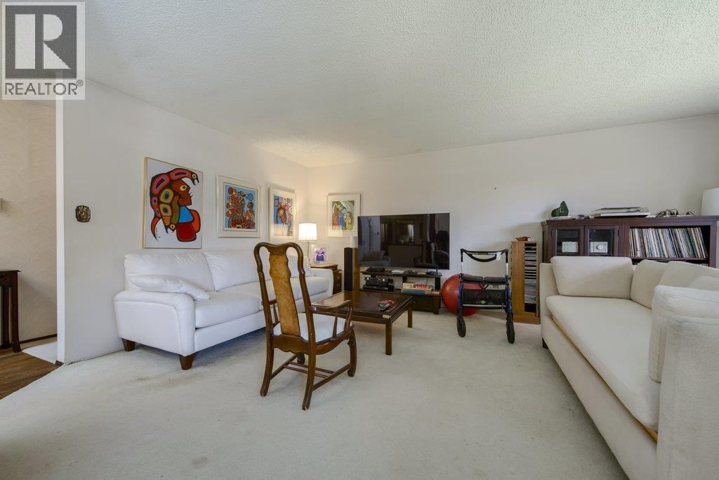 8194 WOODLAKE COURT Image 4