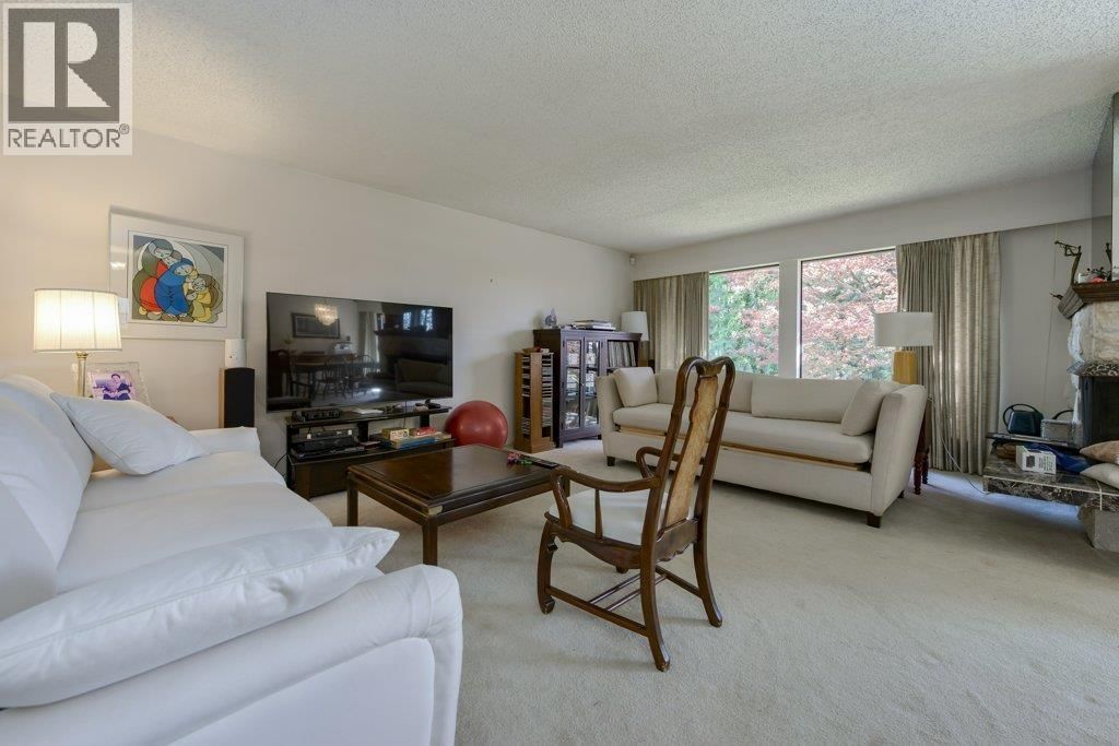 8194 WOODLAKE COURT Image 6