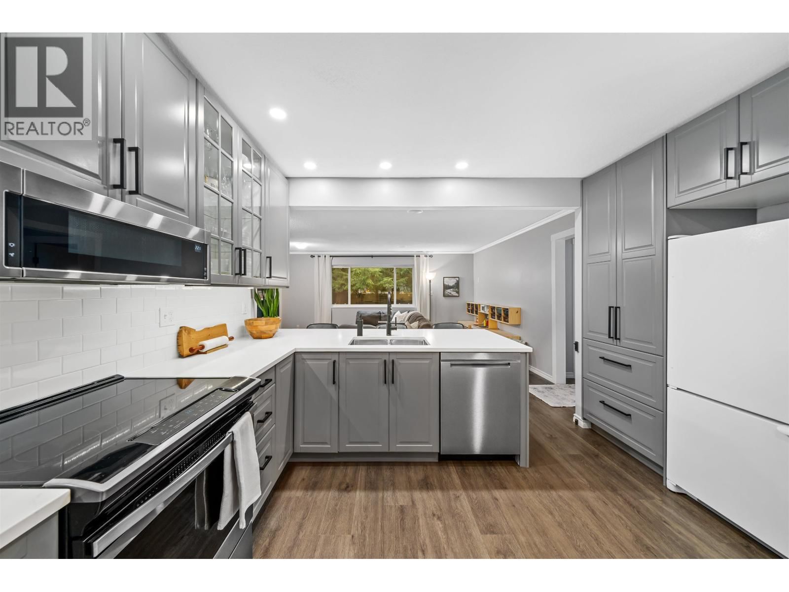 1663 ROBERTSON AVENUE Image 13