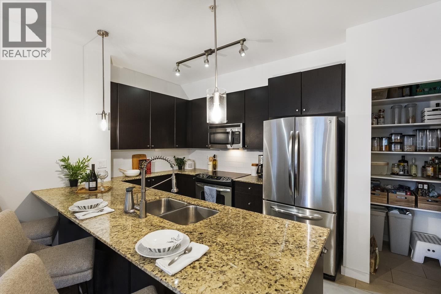 312 - 245 ROSS DRIVE Image 10