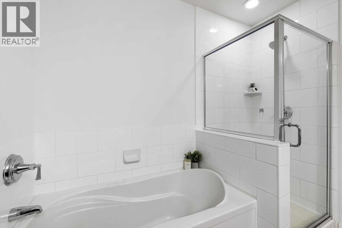 312 - 245 ROSS DRIVE Image 19