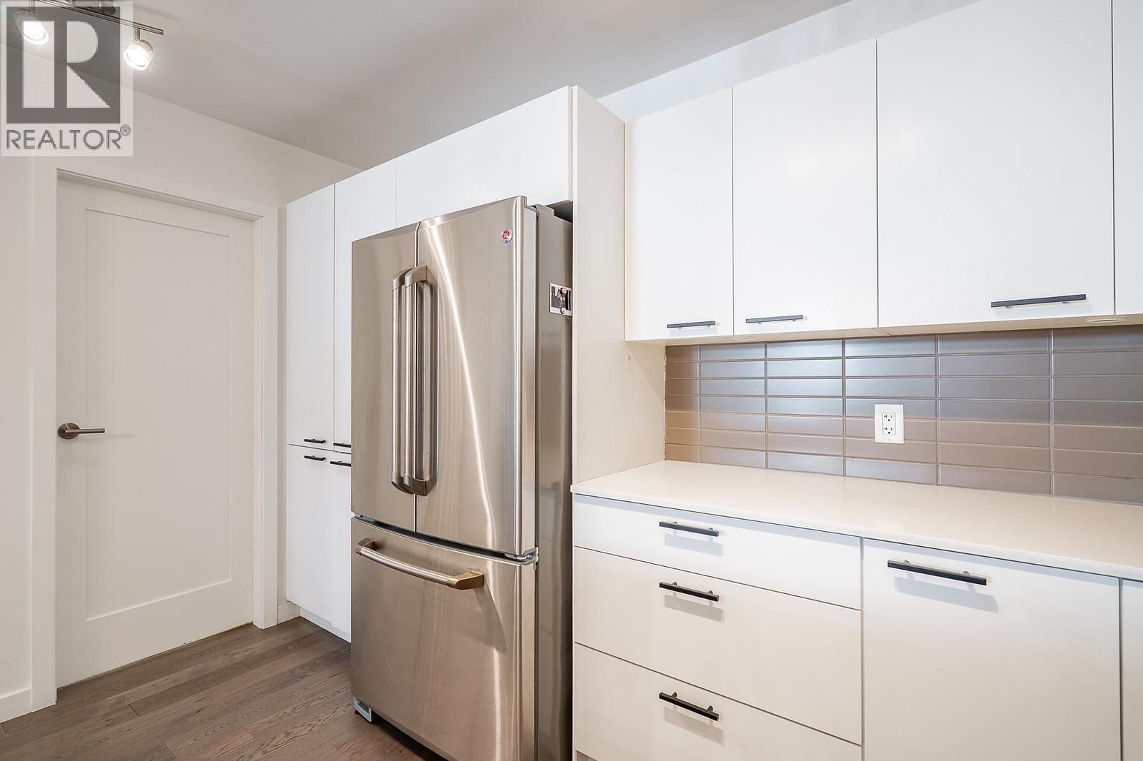 2751 SPRING STREET Image 10