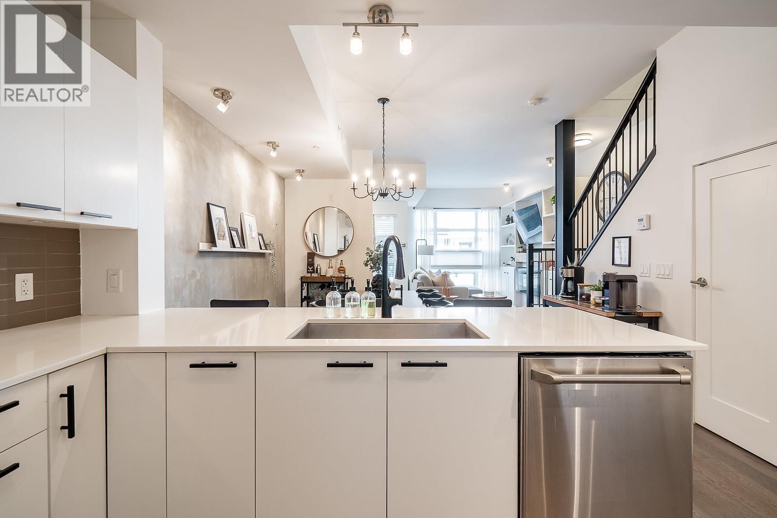 2751 SPRING STREET Image 11