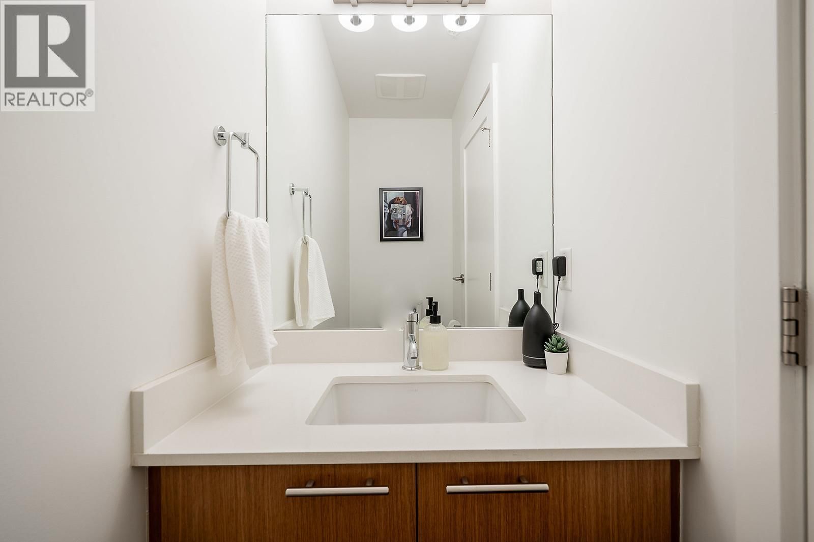 2751 SPRING STREET Image 12