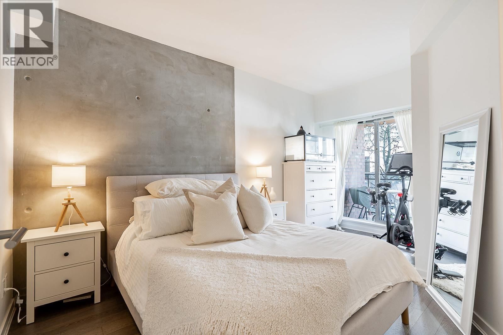 2751 SPRING STREET Image 13