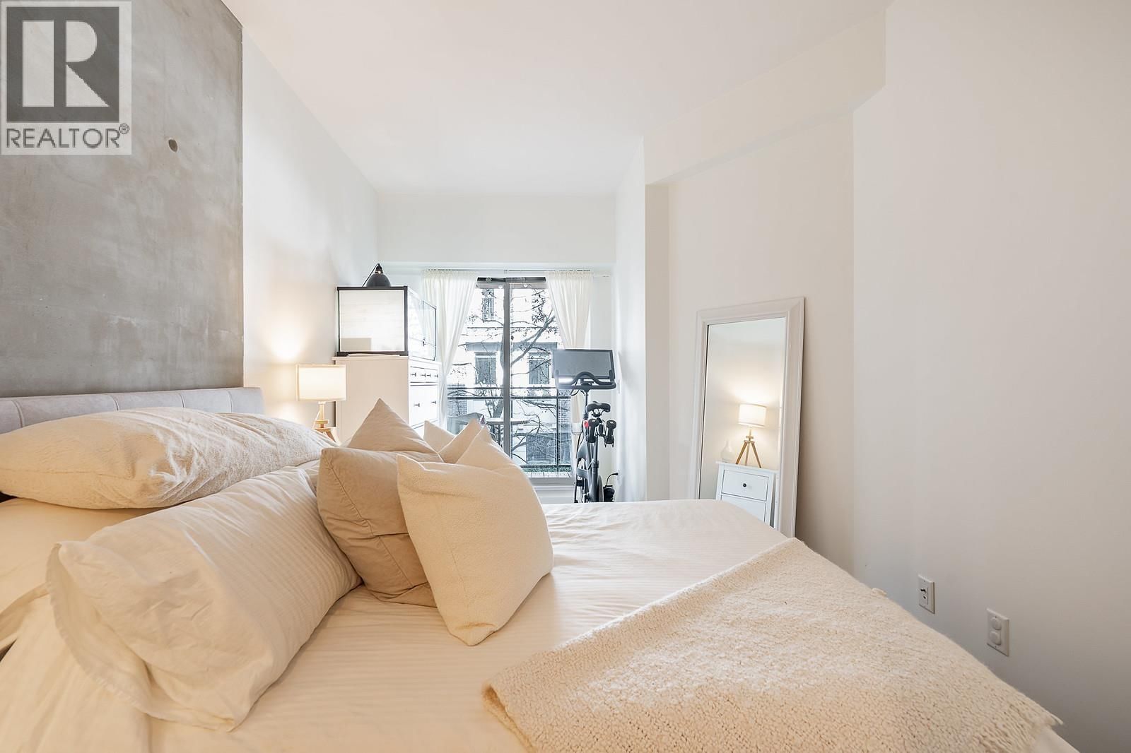 2751 SPRING STREET Image 14