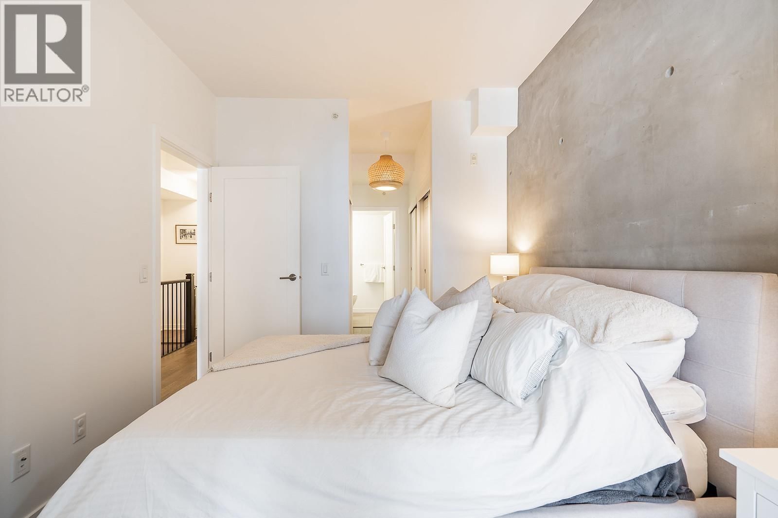 2751 SPRING STREET Image 15