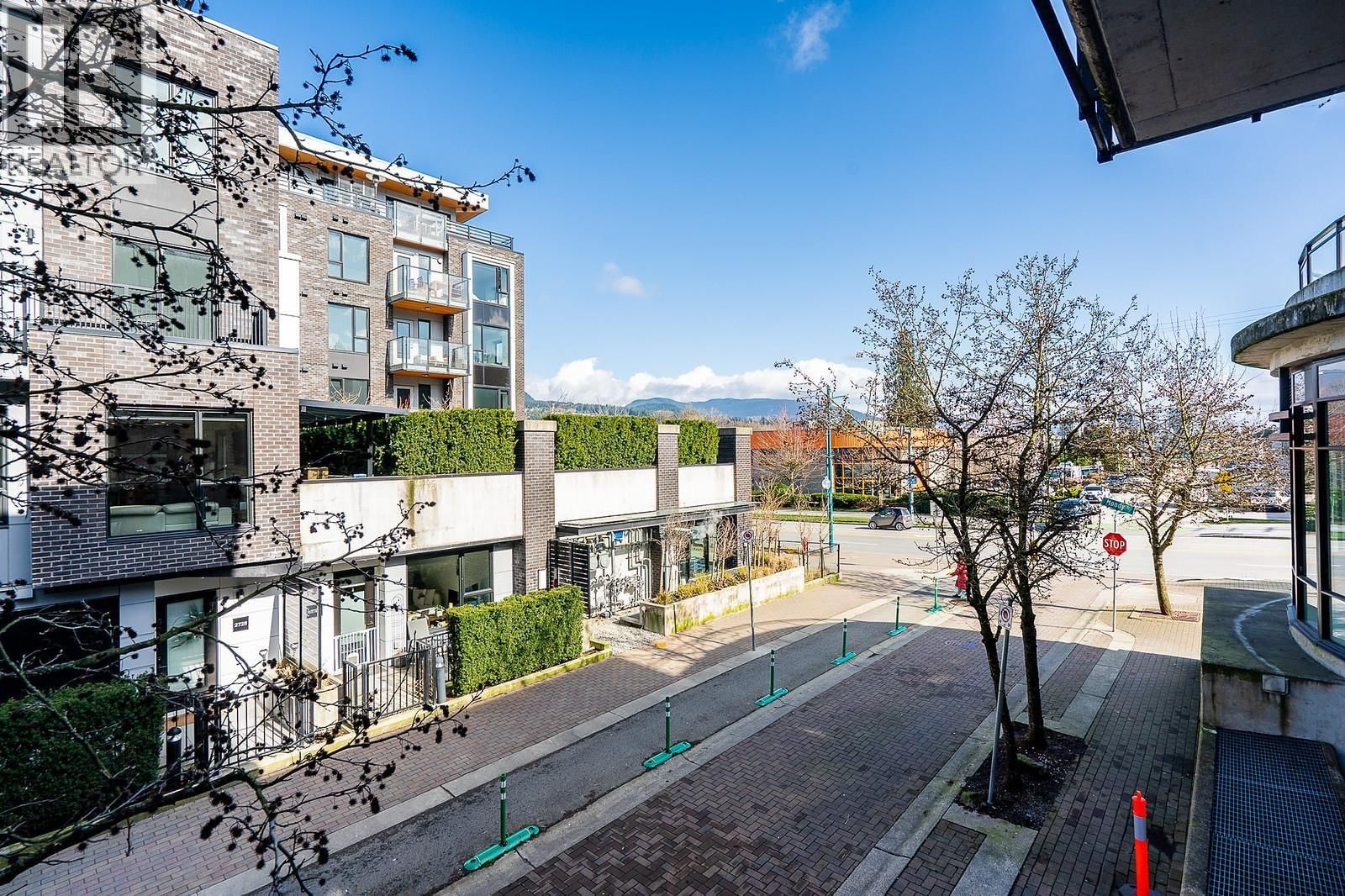 2751 SPRING STREET Image 17