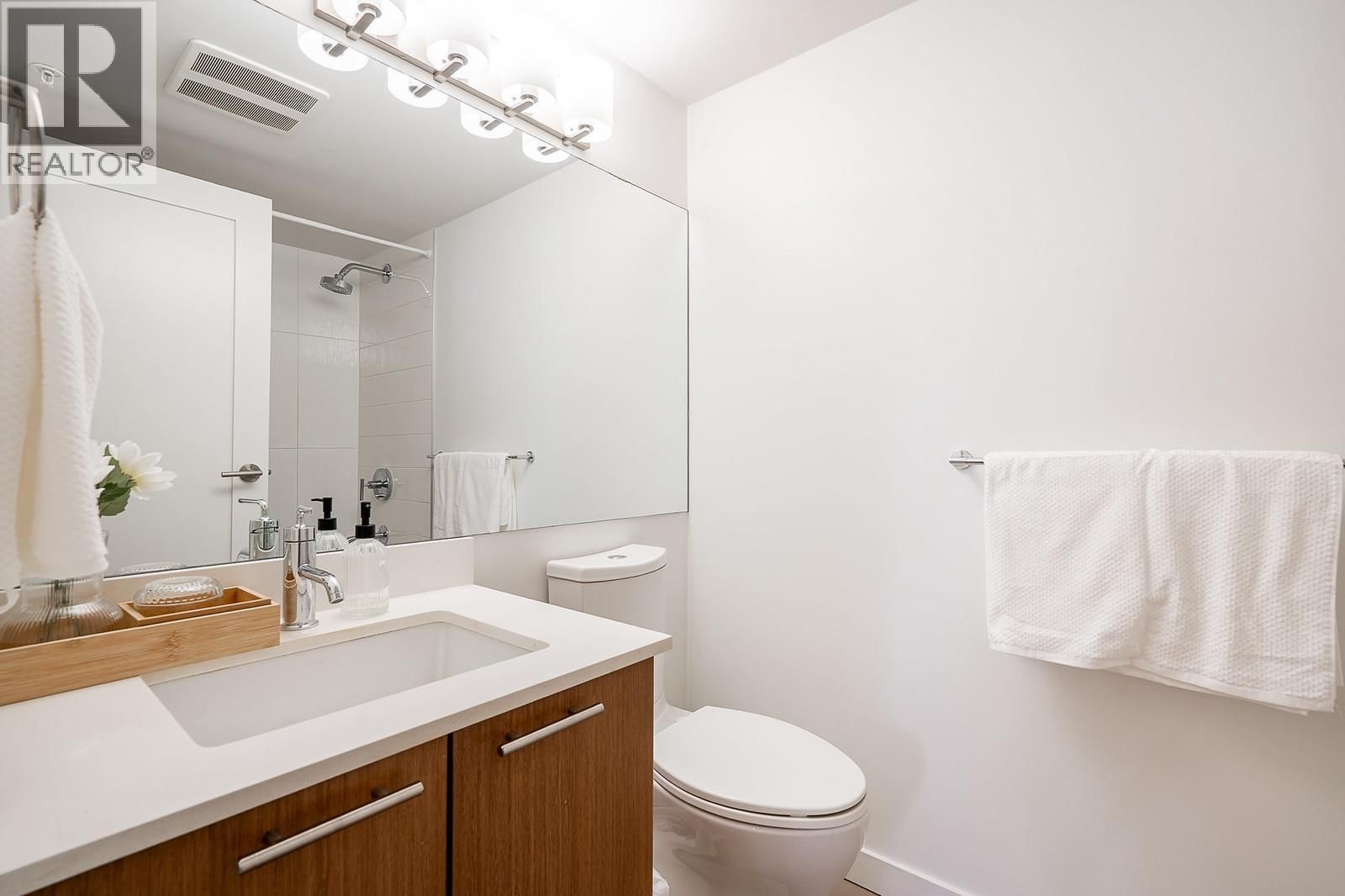 2751 SPRING STREET Image 18