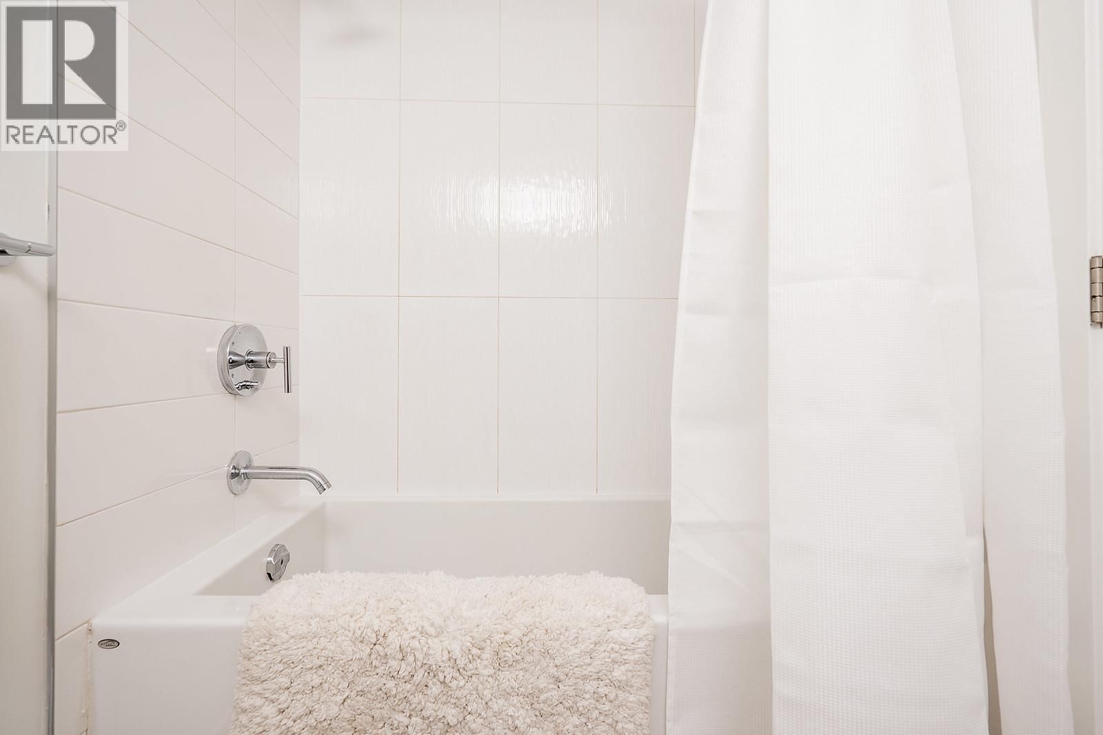 2751 SPRING STREET Image 19