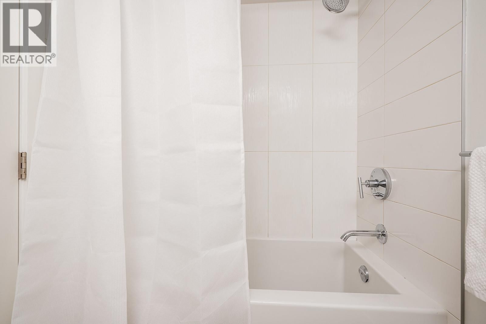 2751 SPRING STREET Image 23