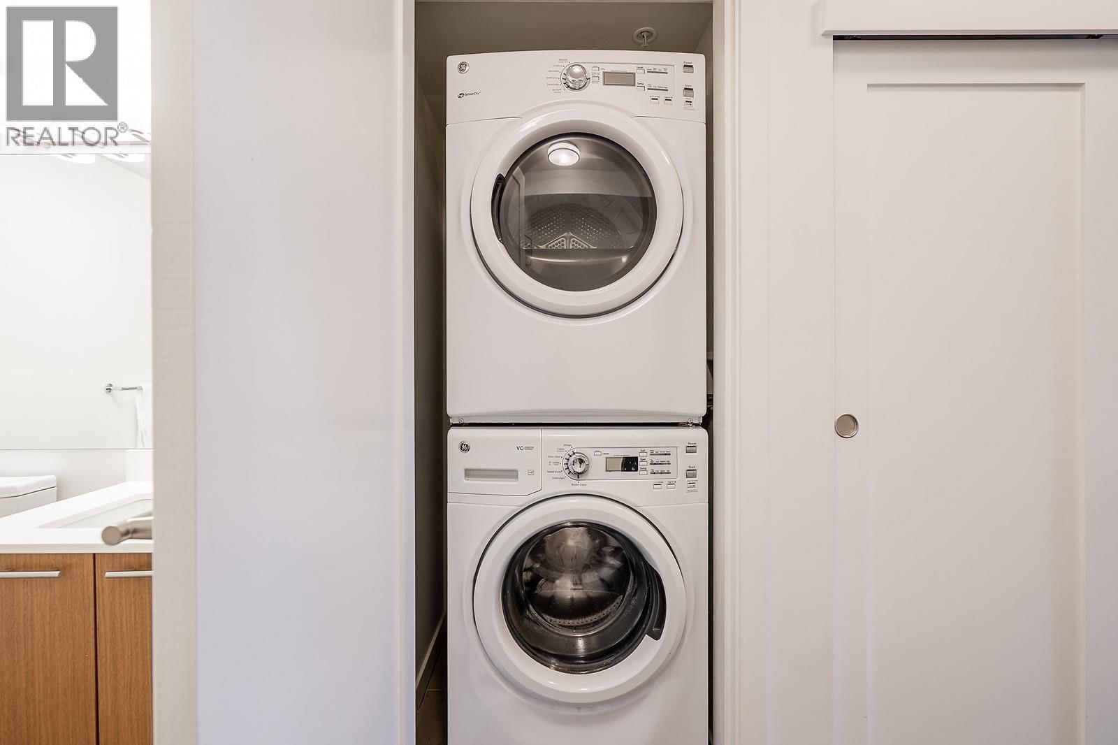 2751 SPRING STREET Image 24