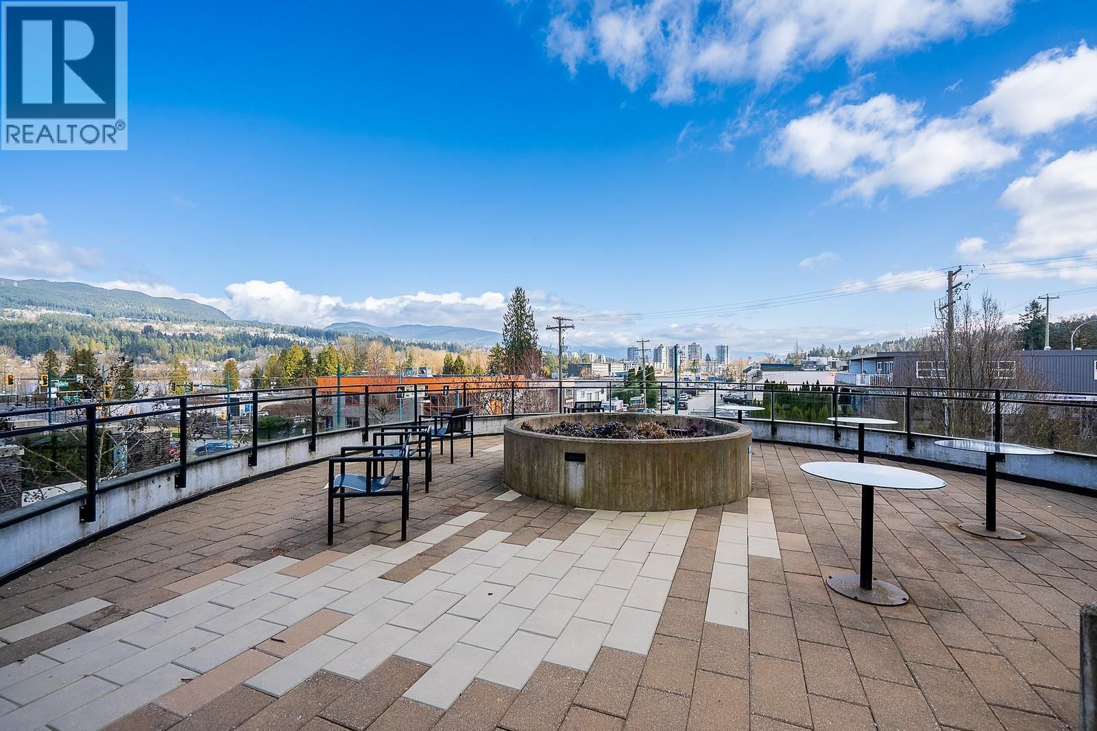 2751 SPRING STREET Image 27