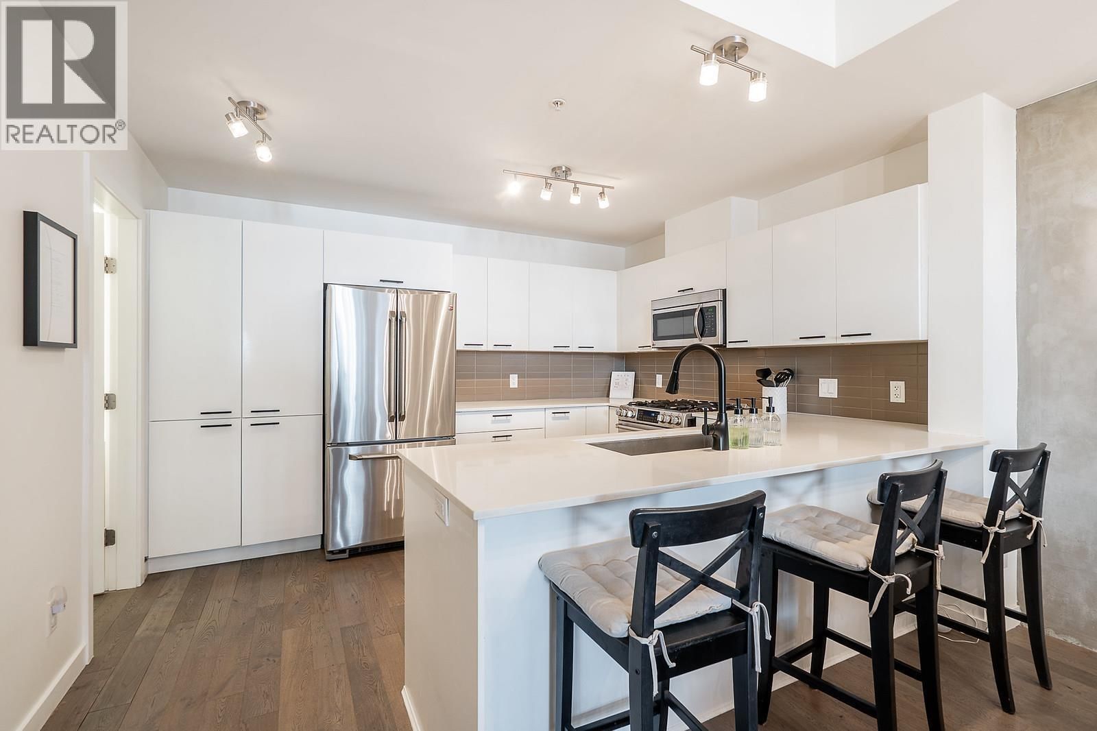 2751 SPRING STREET Image 8