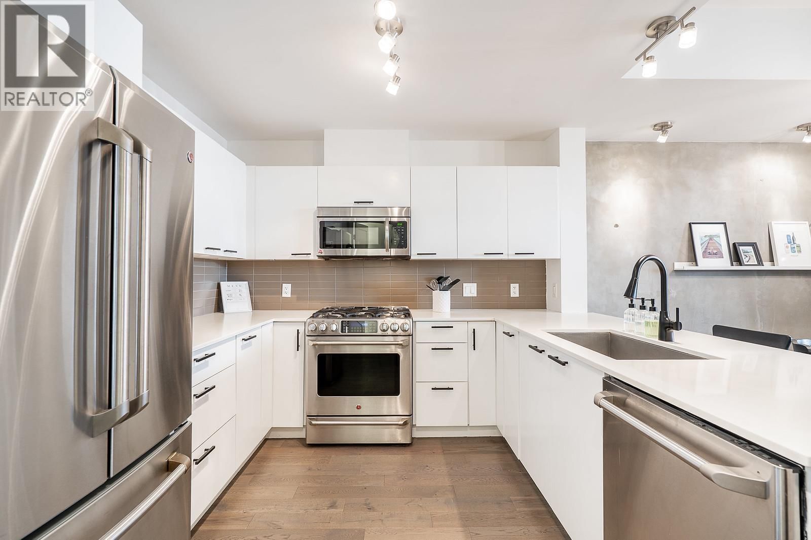 2751 SPRING STREET Image 9