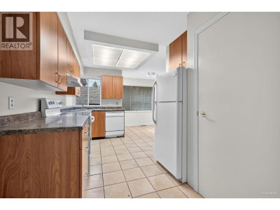 2713 MARA Drive | Coquitlam British Columbia | Slide Image Ten