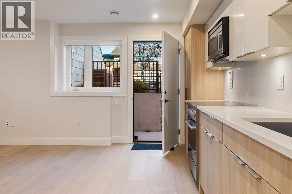 1 - 1933 TEMPLETON DRIVE Image 3