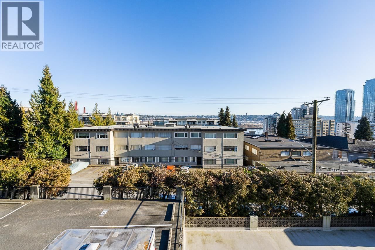 307 - 320 ROYAL AVENUE Image 21