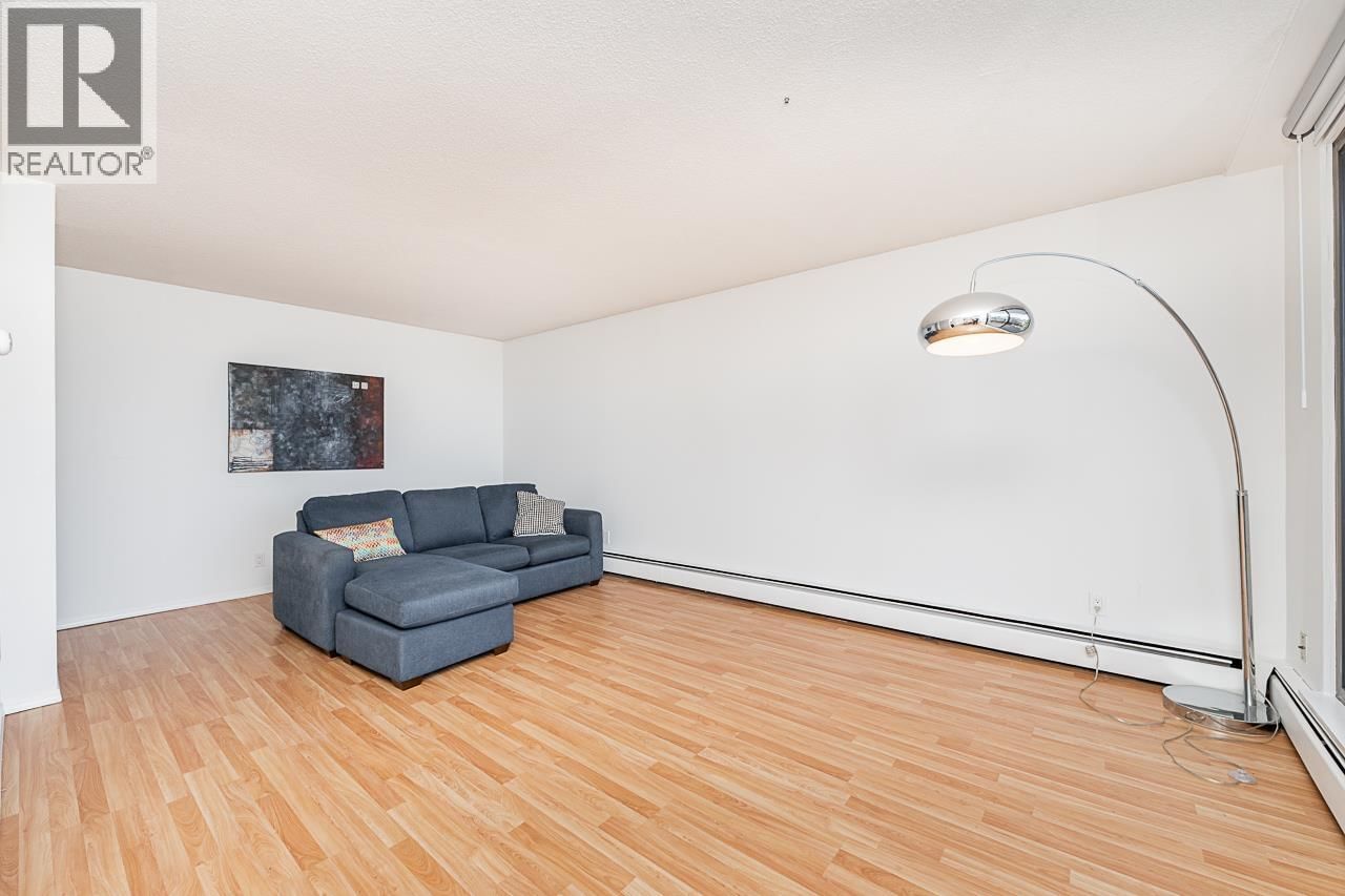 307 - 320 ROYAL AVENUE Image 4