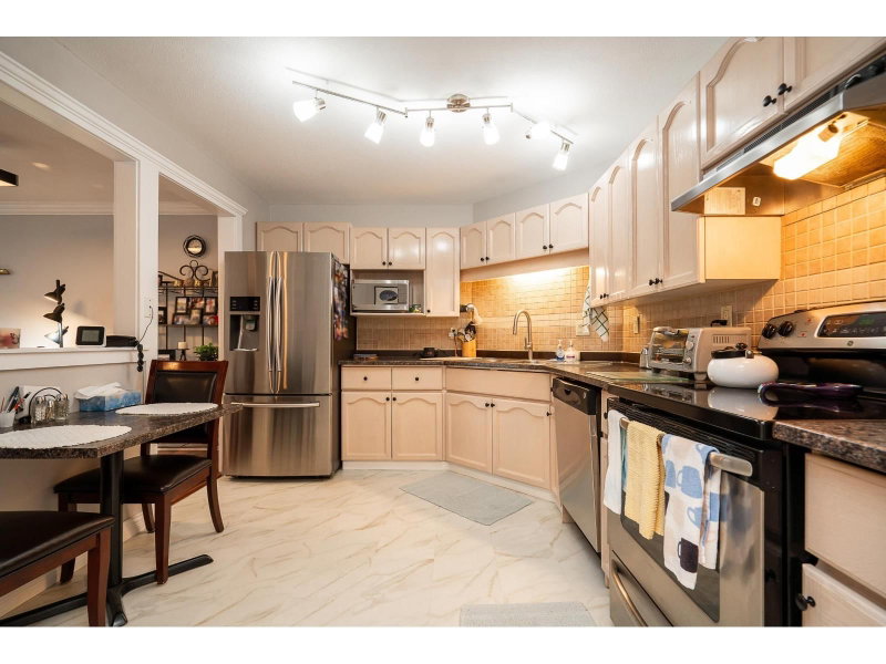 2410 EMERSON Street Abbotsford British Columbia, V2T 3J3 - 2 Bedrooms Condo For Sale