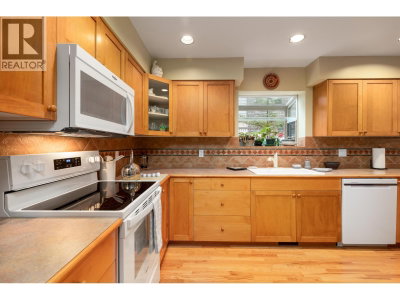 2813 CLIFFTOP Lane | Whistler British Columbia | Slide Image Nine