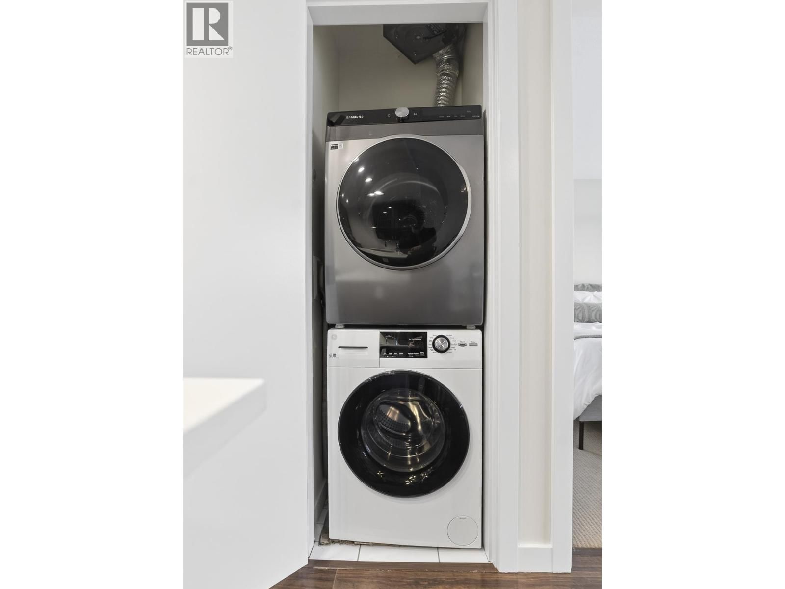 804 - 4888 NANAIMO STREET Image 17