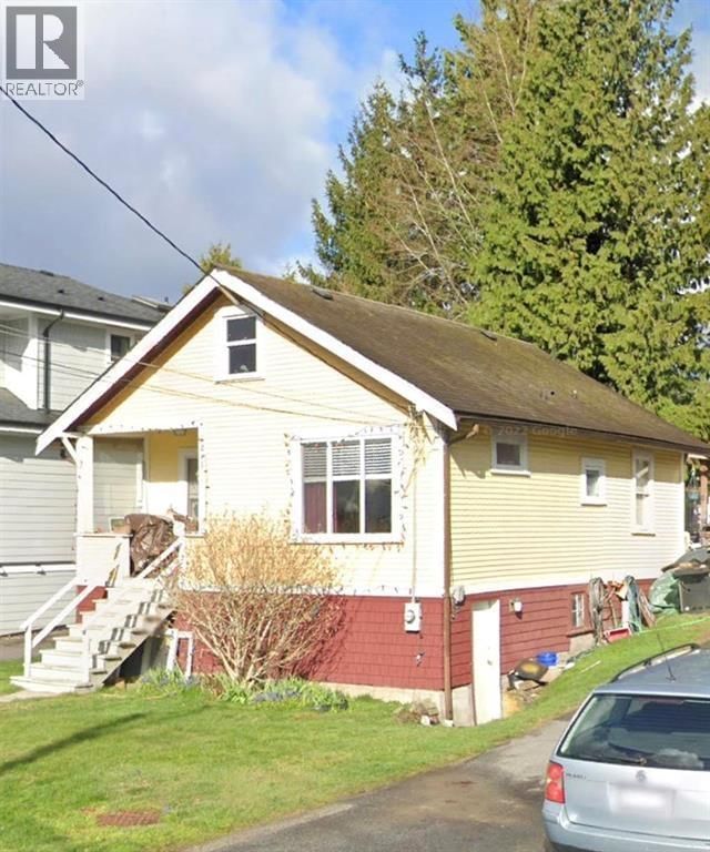 215 NINTH Avenue, New Westminster, British Columbia V3L 2A2