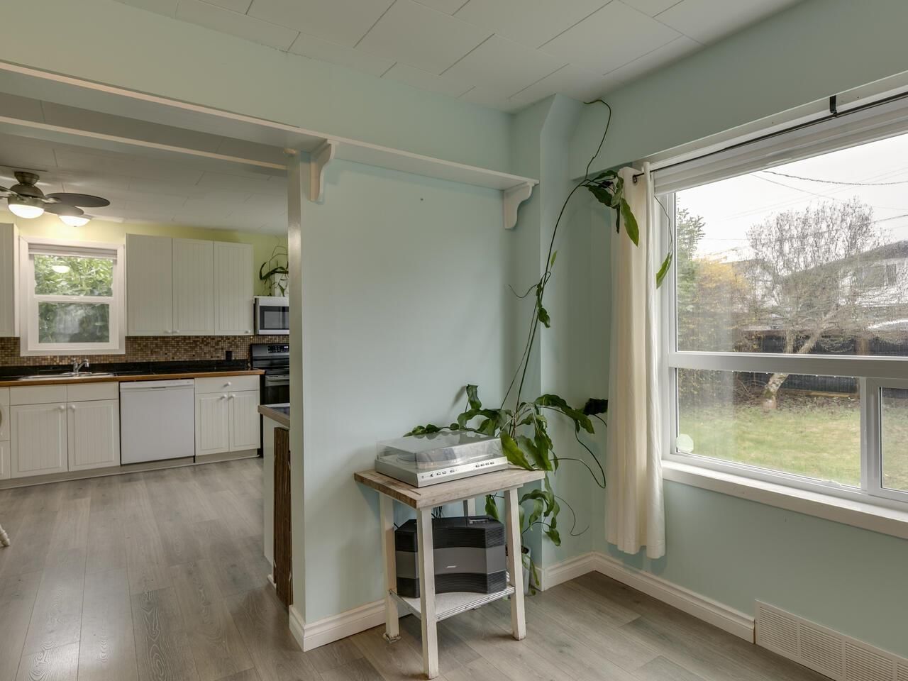 7650 TAULBUT STREET Image 11