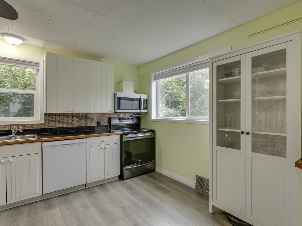 7650 TAULBUT STREET Image 13