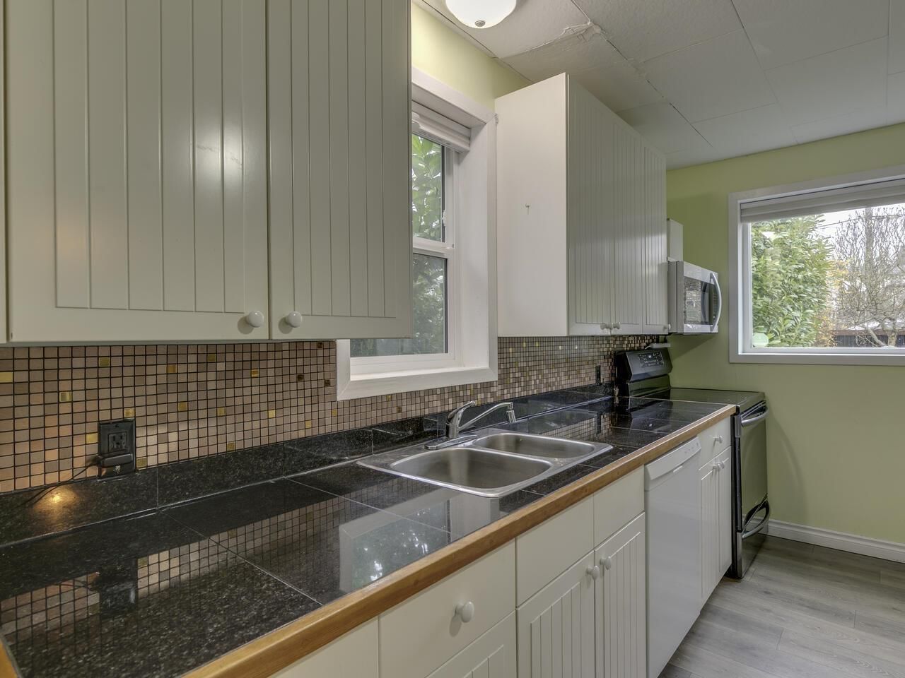 7650 TAULBUT STREET Image 17