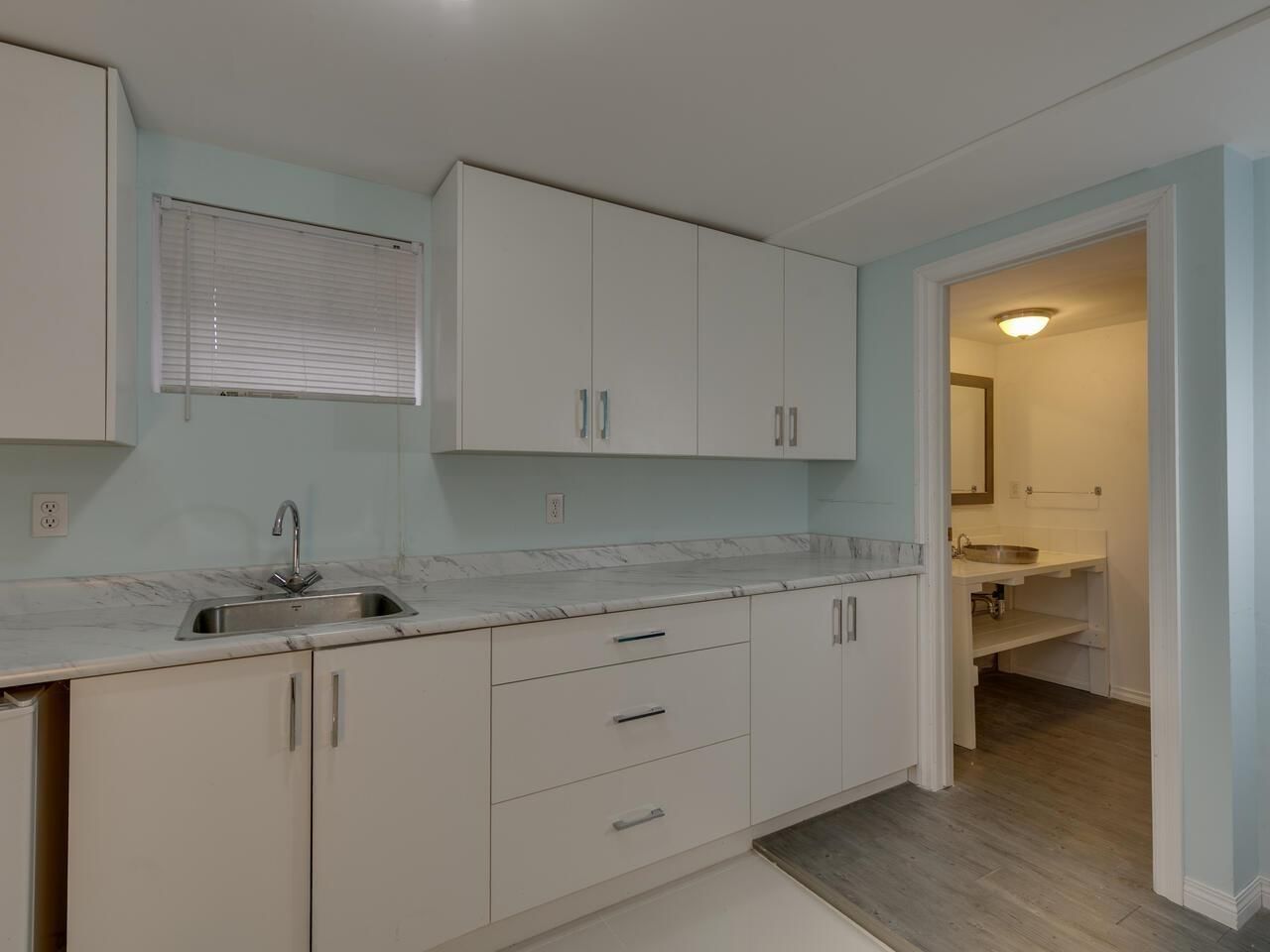 7650 TAULBUT STREET Image 30