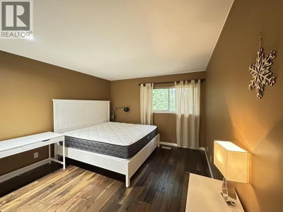 37 DEERWOOD Place | Port Moody British Columbia | Slide Image Eight