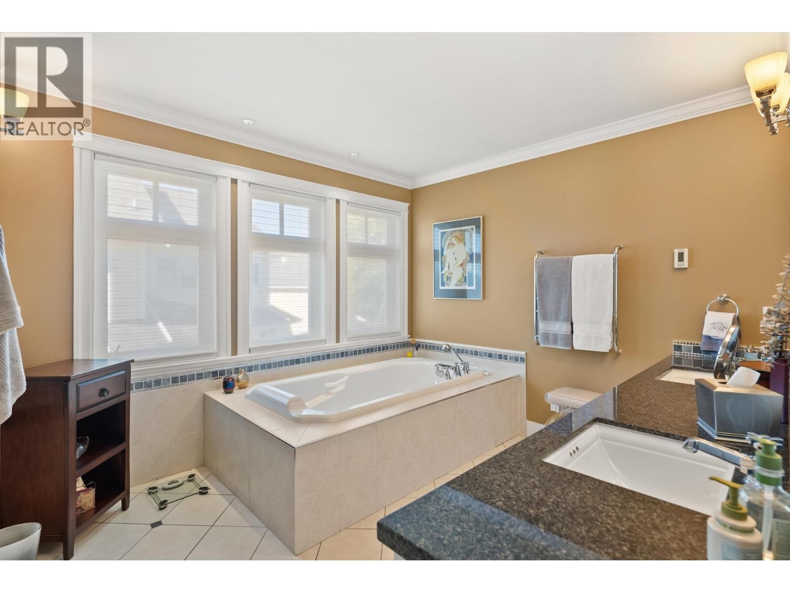 6461 DYKE ROAD Image 18