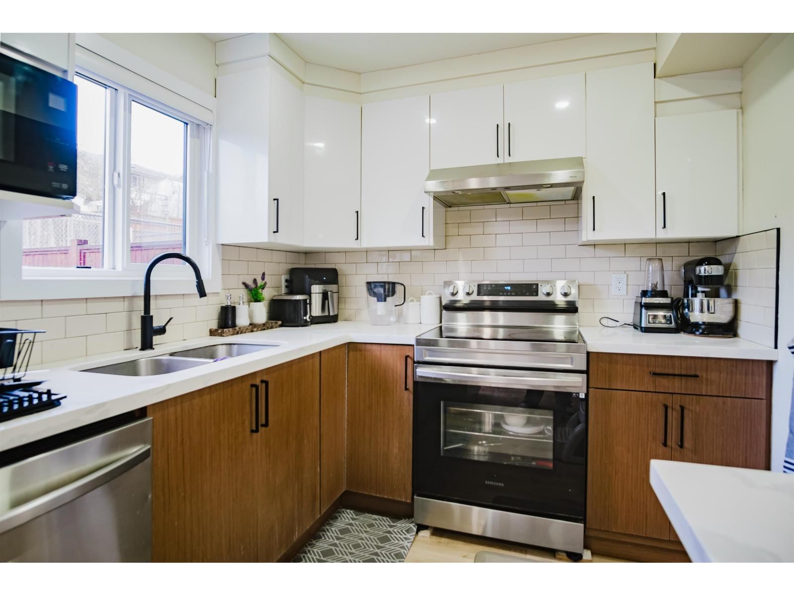 32347 BRANT AVENUE Image 9