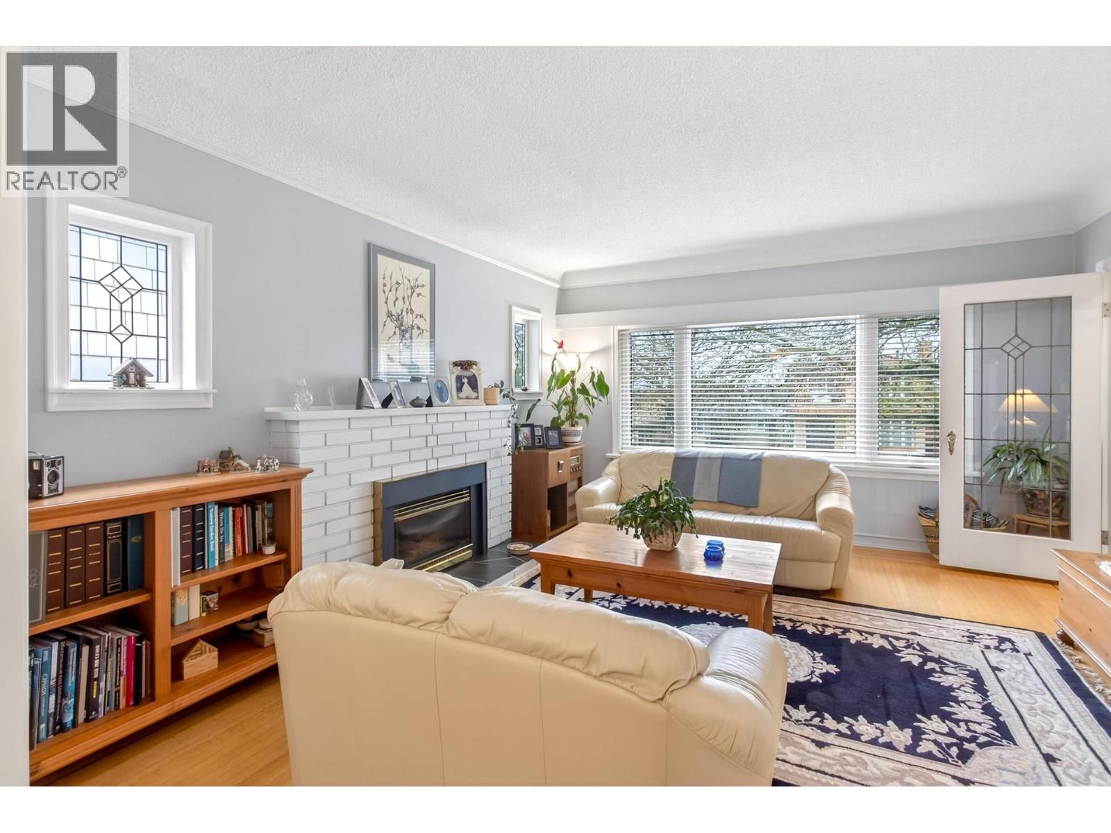 3494 OXFORD STREET Image 11