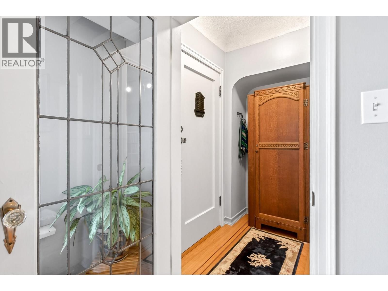 3494 OXFORD STREET Image 12