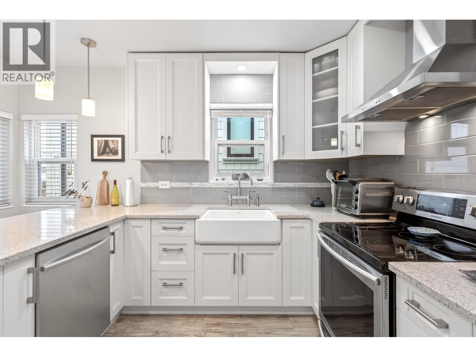 3494 OXFORD STREET Image 17