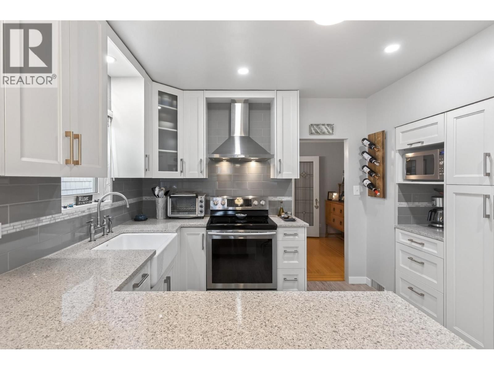 3494 OXFORD STREET Image 18