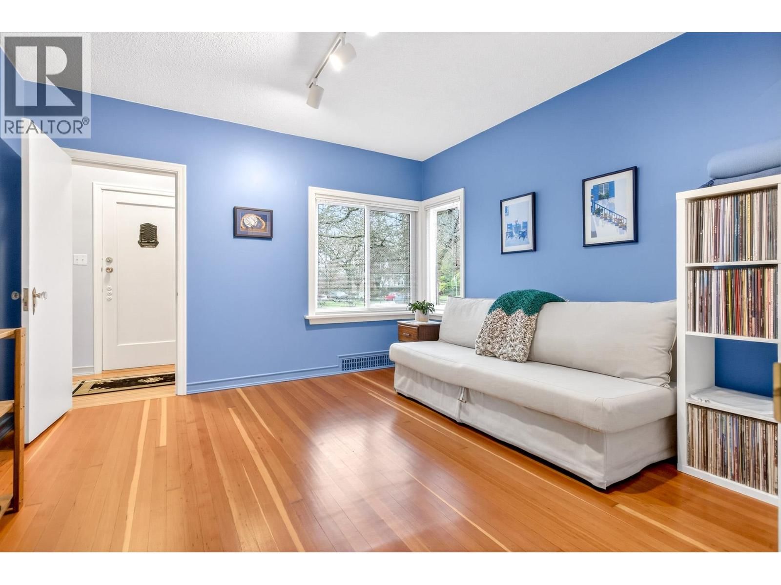 3494 OXFORD STREET Image 19