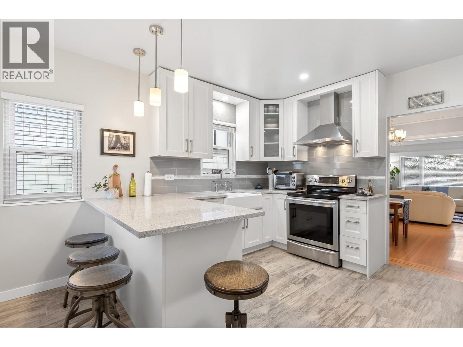 3494 OXFORD STREET Image 2