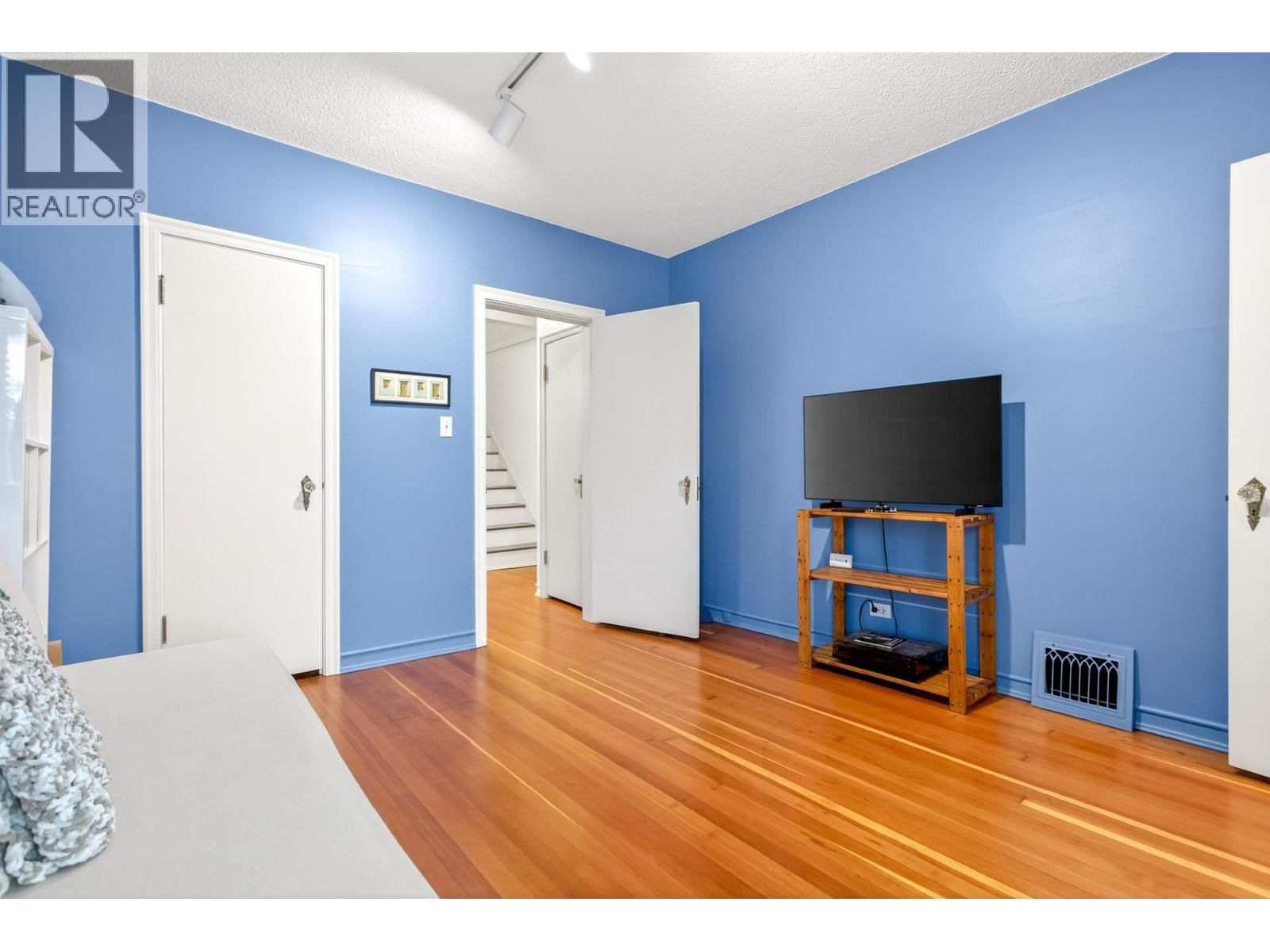 3494 OXFORD STREET Image 20