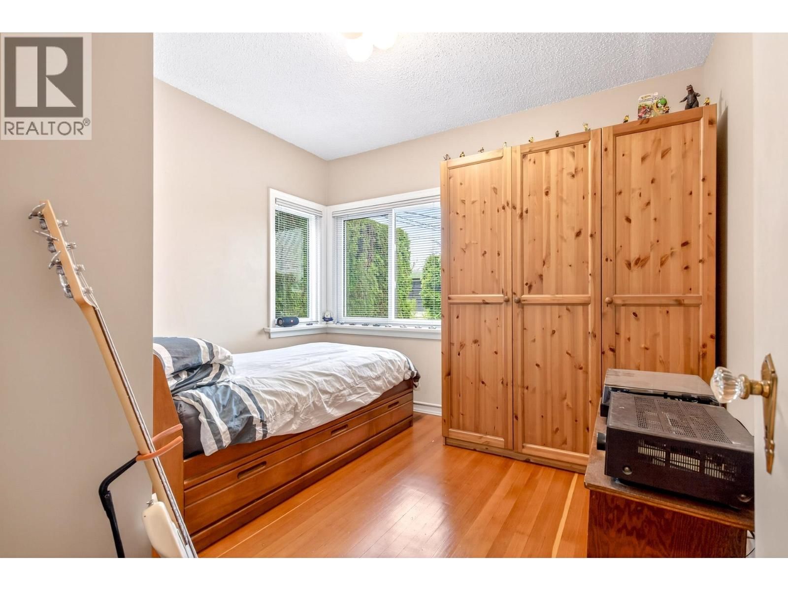 3494 OXFORD STREET Image 21