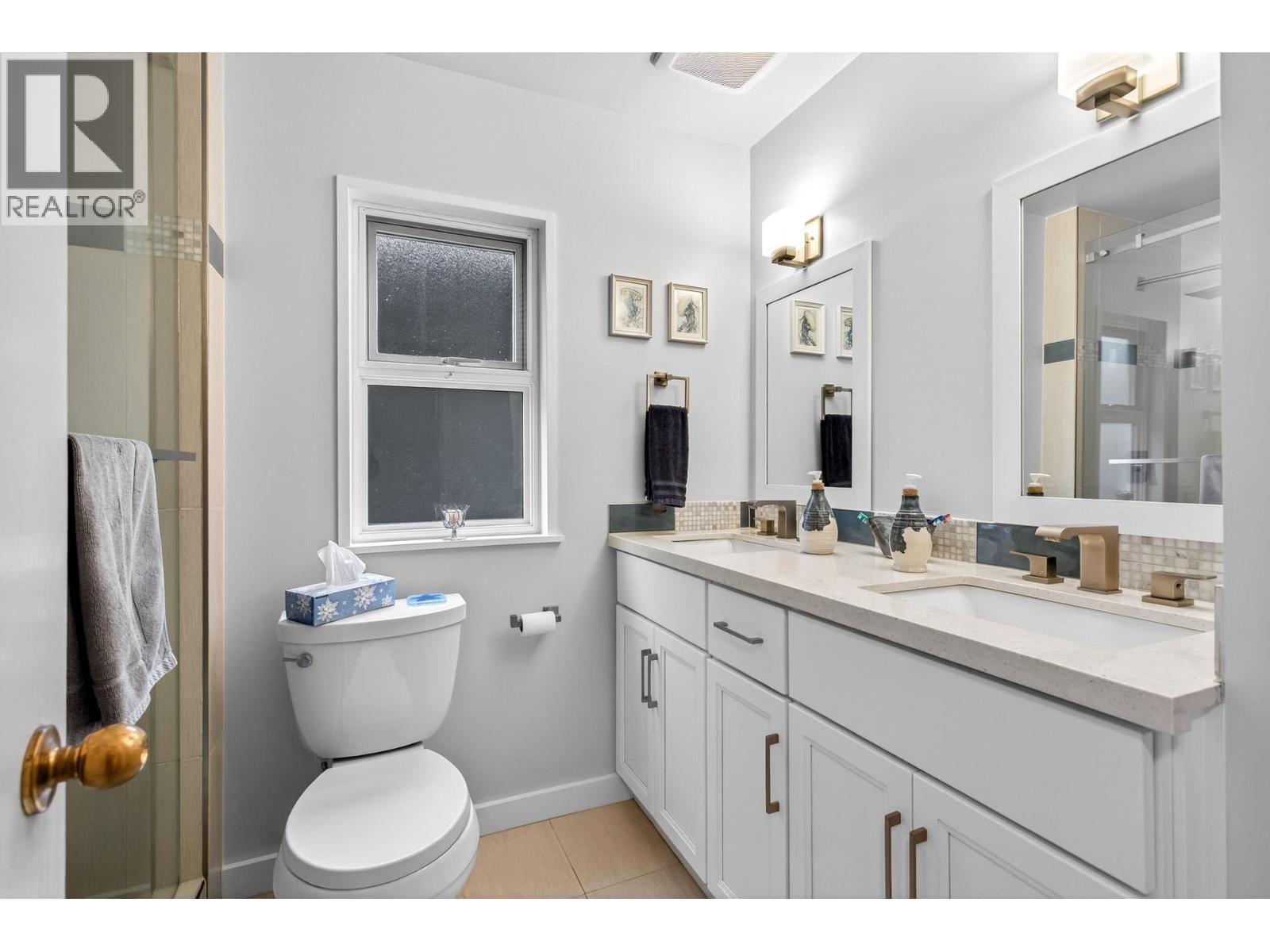 3494 OXFORD STREET Image 22