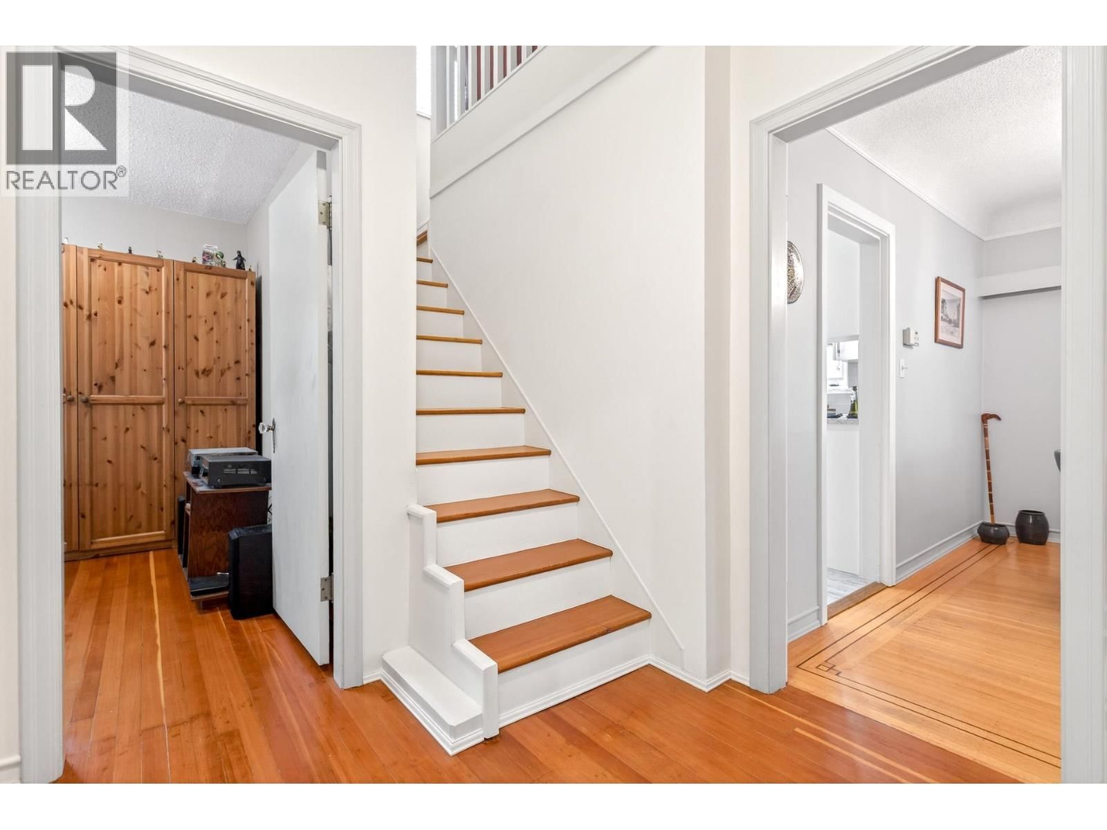 3494 OXFORD STREET Image 24