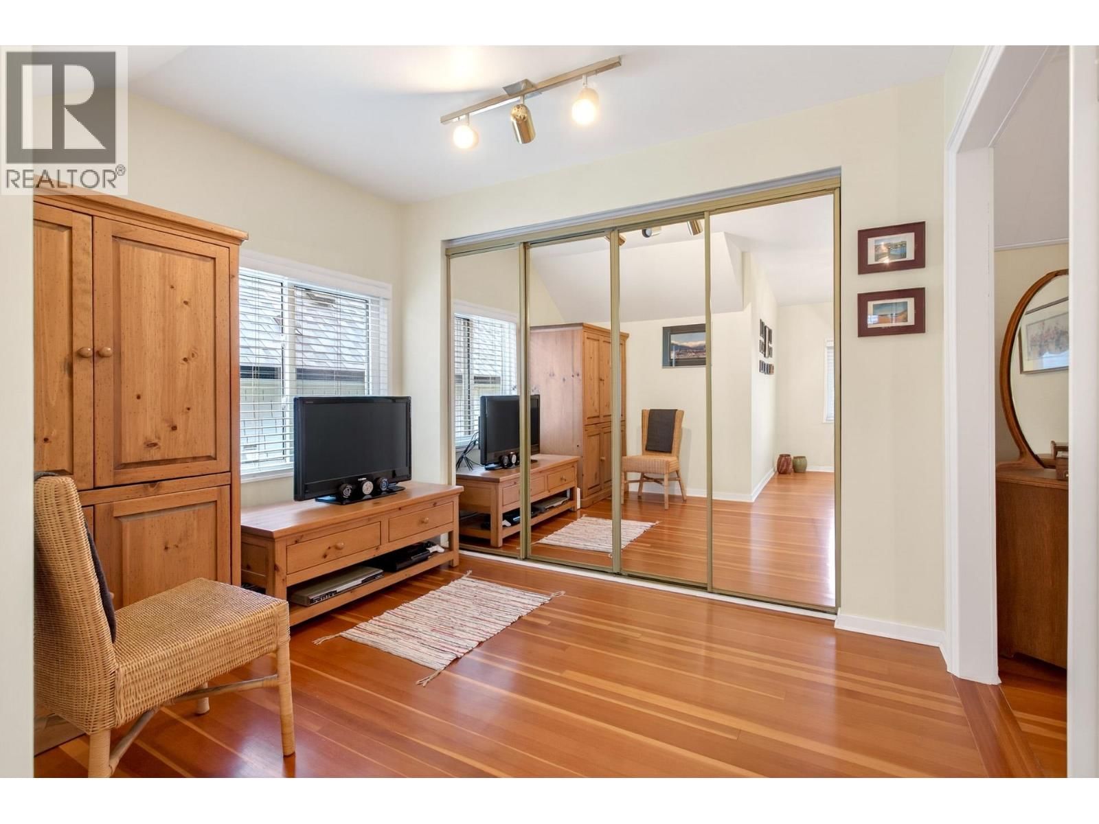 3494 OXFORD STREET Image 26