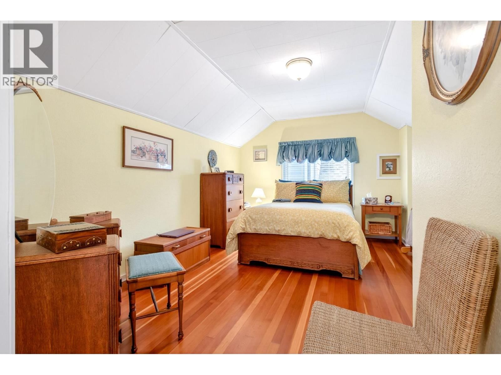 3494 OXFORD STREET Image 28